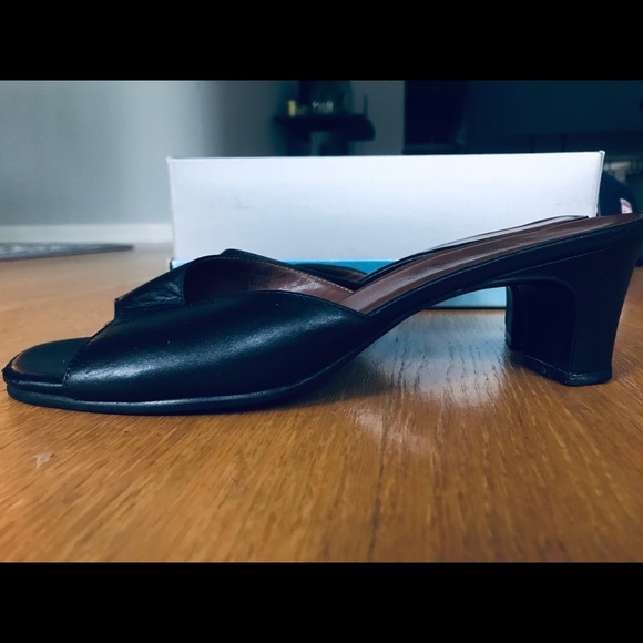 Eitenne Aigner Peep Toe Pumps - Picture 2 of 6